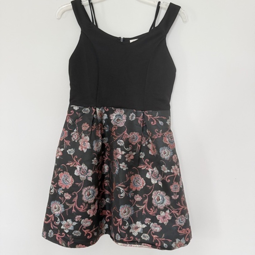 Francesca’s Beautiful Embroidered Floral Lined Dress Sz L AN